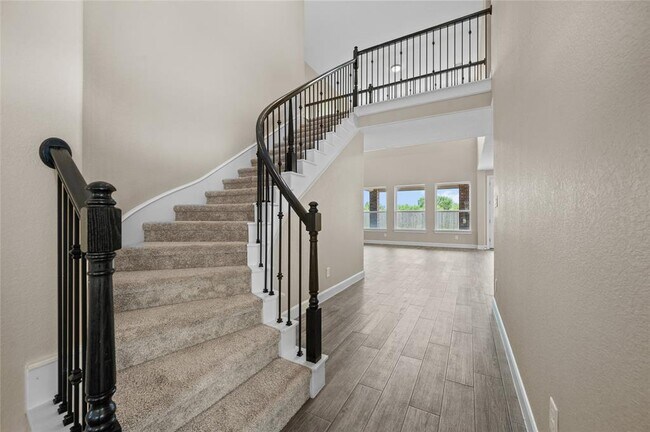 Building Photo - 14014 Phelps Dr