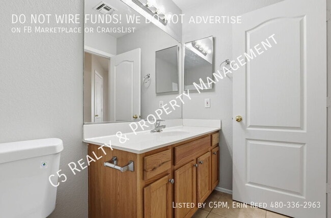 Building Photo - 12541 W Woodland Ave