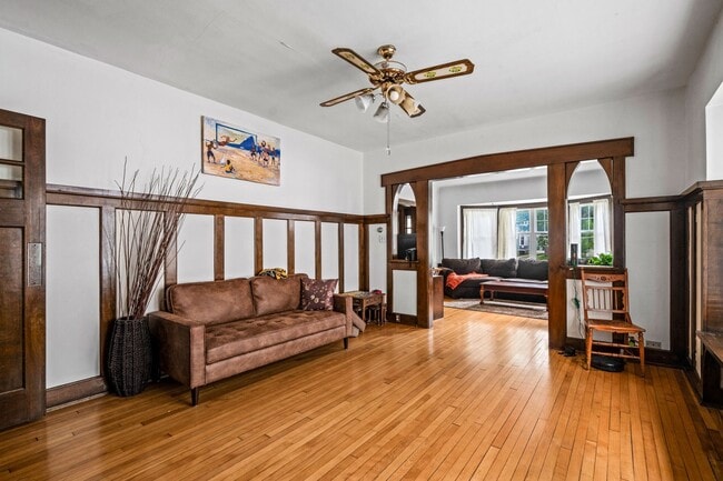 Building Photo - Murray Lower Flat