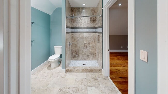 Building Photo - 5BR/3BA in Fort Sanders | Off-Campus Housing
