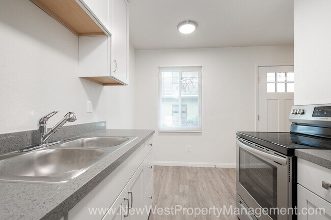 Building Photo - Renovated Sherman Heights 1 Bedroom! Small...