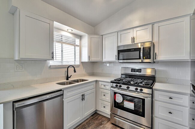 Building Photo - **First Month Free**