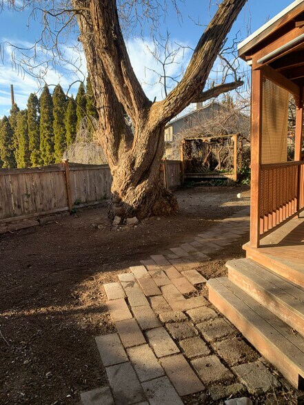 Building Photo - 205 Stull Ct