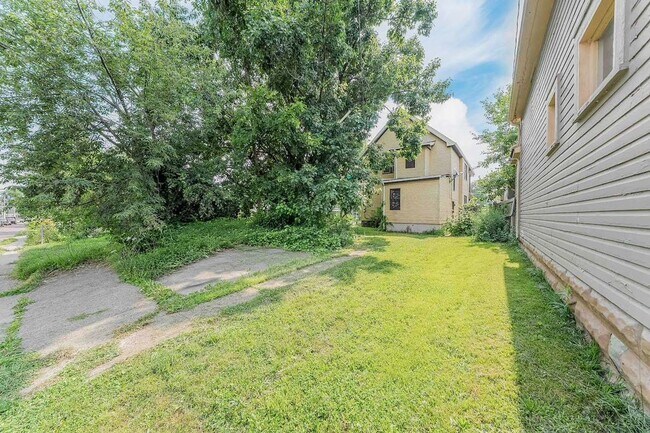 Building Photo - 3484 W 58th St