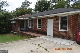 Building Photo - 1387 Dewey St