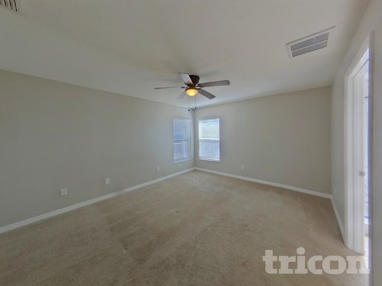 Building Photo - 10109 37th Ct E