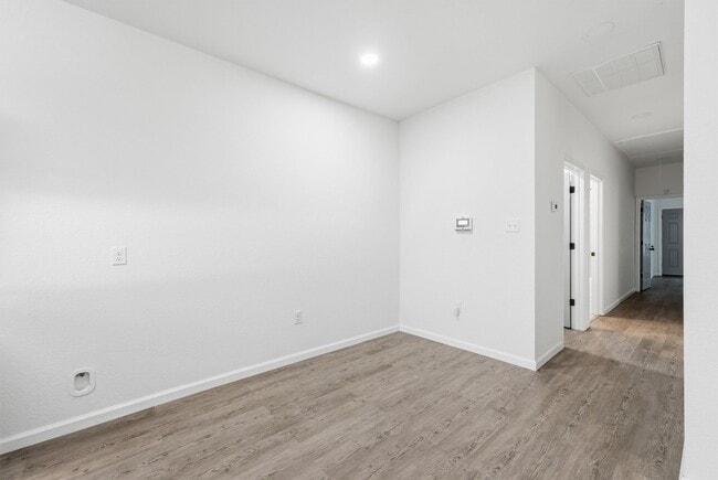 Building Photo - 319 N Carolina St