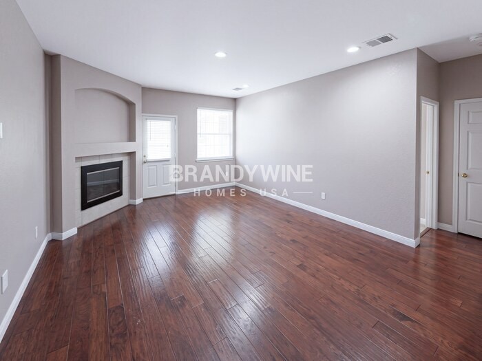 Building Photo - 1116 Roundhouse Dr