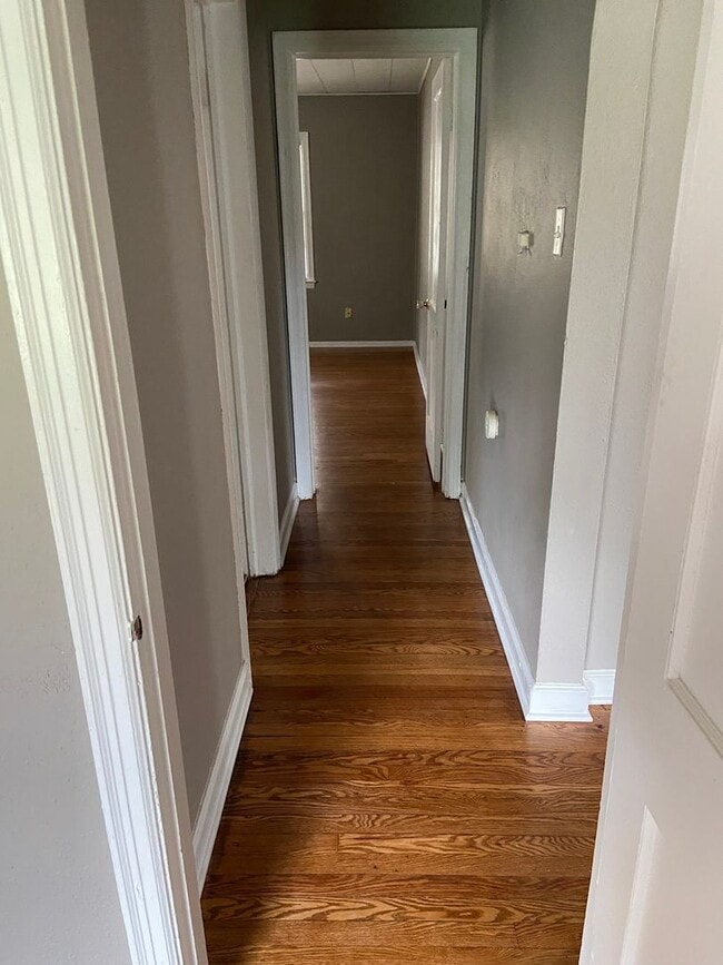 Building Photo - 918 W Stewart/404 W Blvd S