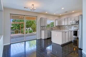 Building Photo - 938 E Indian Wells Pl