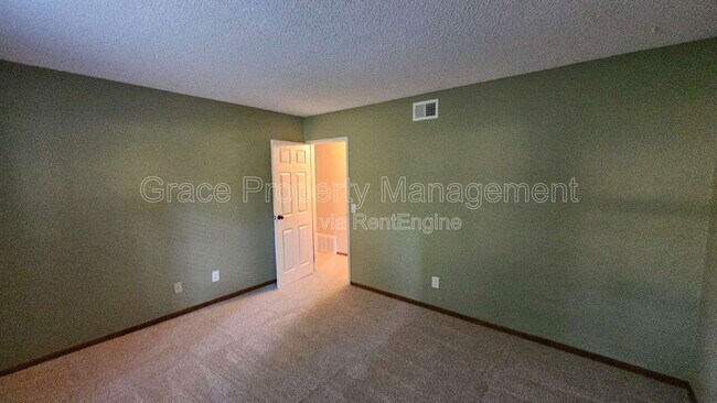 Building Photo - 3335 S Ammons St