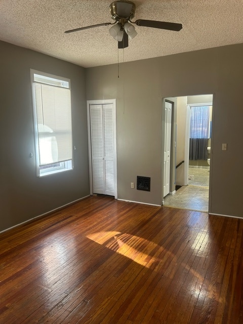 Main Living Area - 4254 Michigan Ave