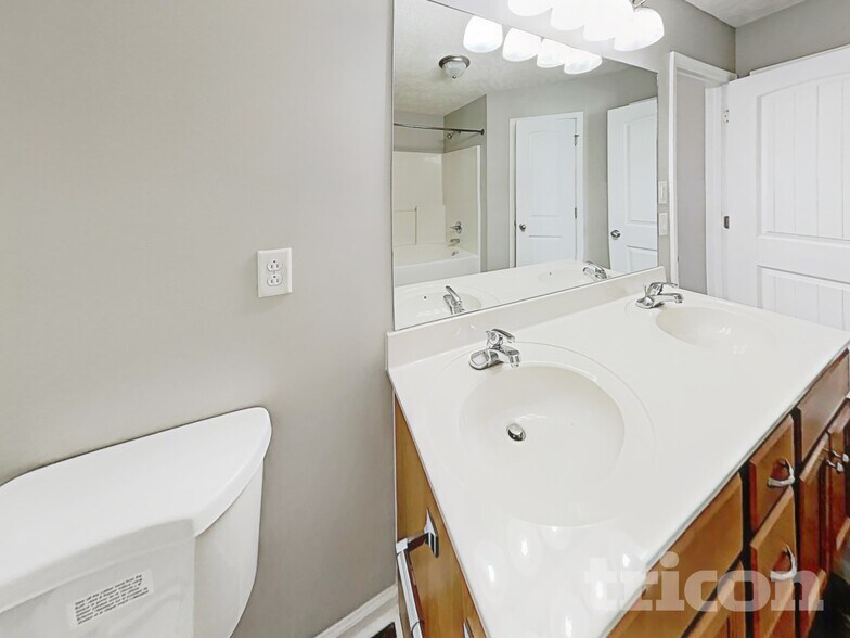 Building Photo - 110 Aretha Ct