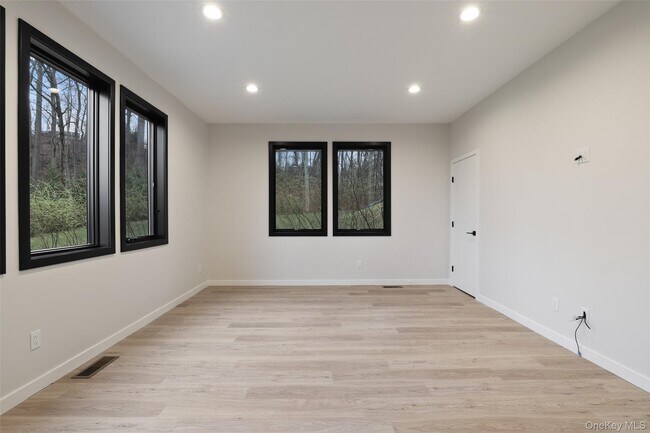 Building Photo - 18 Hillside Ave