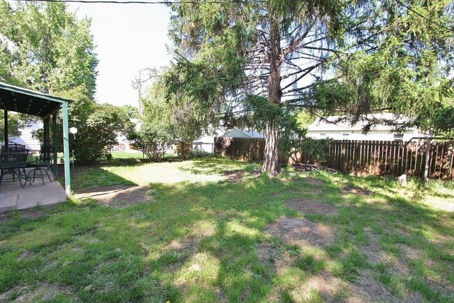 Building Photo - 1605 S Reinhart Dr