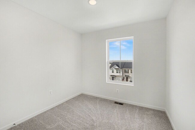 Building Photo - Built 2024 | Modern Townhome Near Fredericksburg – More Space, Better Value