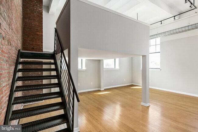 Building Photo - 1637-39 Poplar St