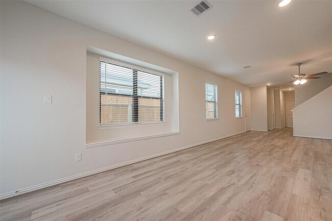 Building Photo - 27966 Western Crk Ct