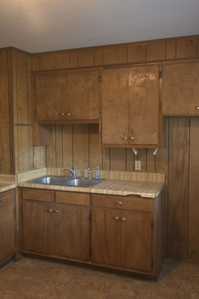 Building Photo - 2BR/2BA Home with Patio & Pet Friendly in ...