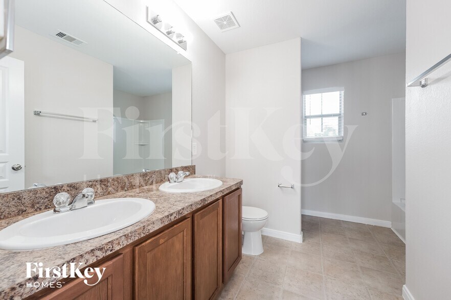 Building Photo - 9923 Sanders Rose Lane