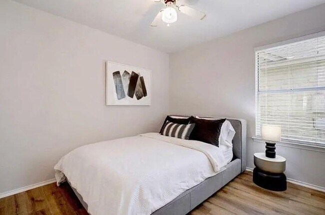 Building Photo - 15405 Quinley Dr