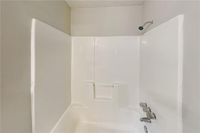 Building Photo - 125 Azalea Dr