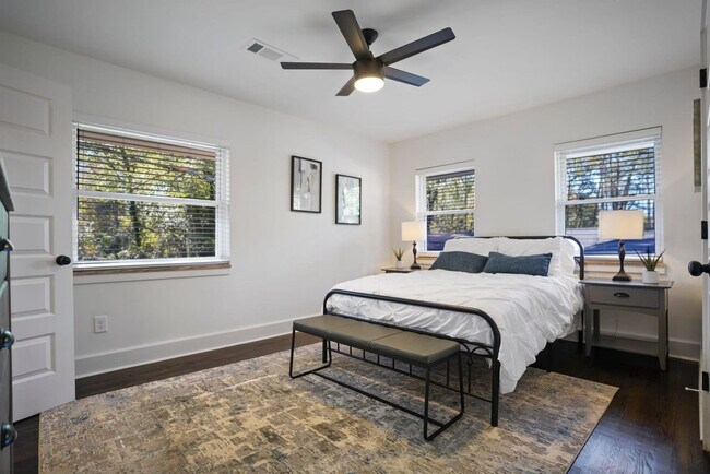 Building Photo - 2234 Edgemore Dr SE