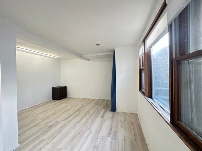 Building Photo - 2 Narragansett Ave