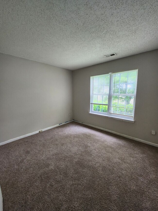 Building Photo - Ranch home in the Fairstone community