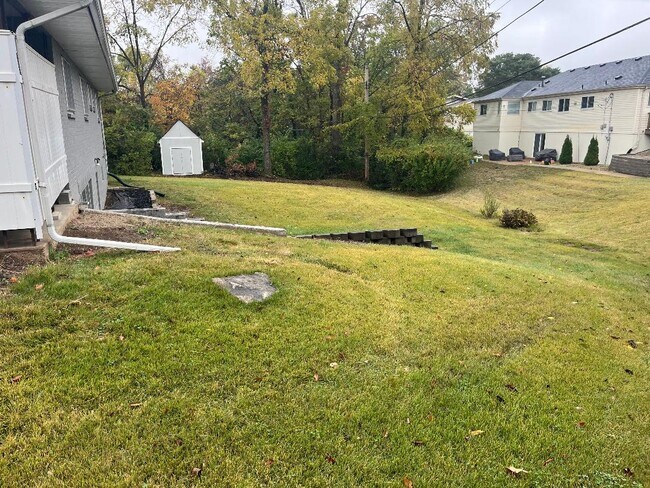 Building Photo - 18 Country Squire Ct