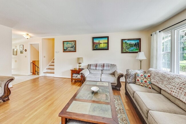 Building Photo - Nice SF 4bed+ 3 bath / close to Metro