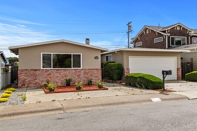 Building Photo - 526 Redwood Ave
