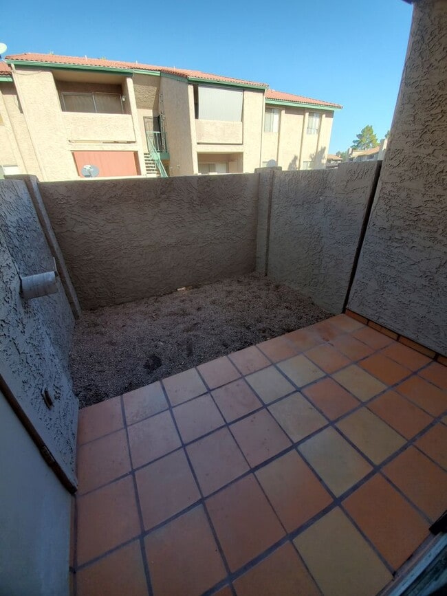 Building Photo - Ground level 2 bed/2 bath condo- Guadalupe & Country Club
