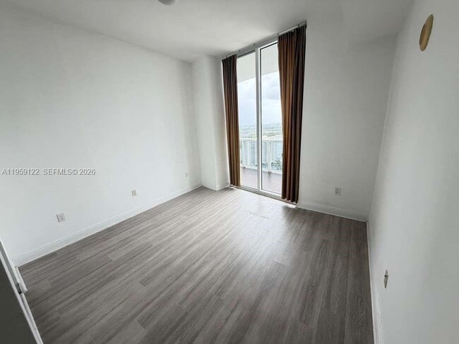 Building Photo - 15901 Collins Ave