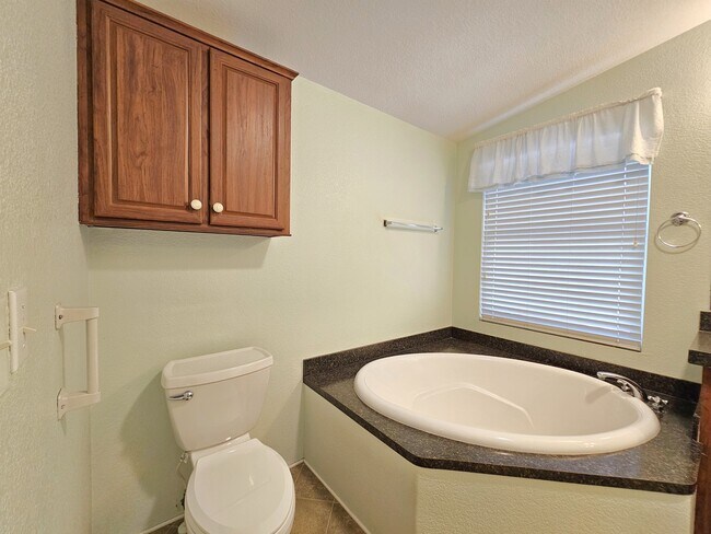 Building Photo - 651 Santa Clara Cir