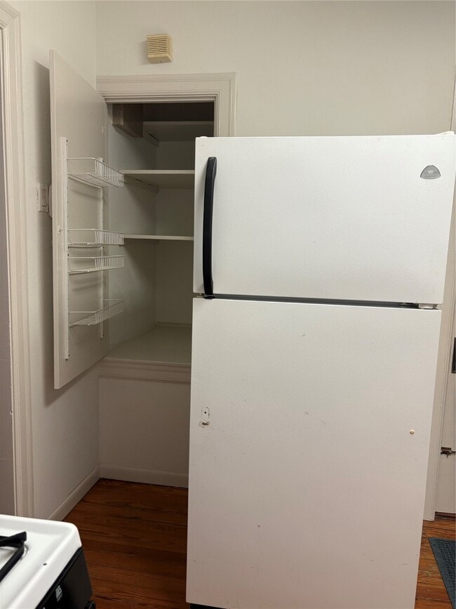 Building Photo - 2011 33rd St