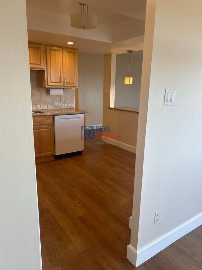 Building Photo - 13890 E Marina Dr