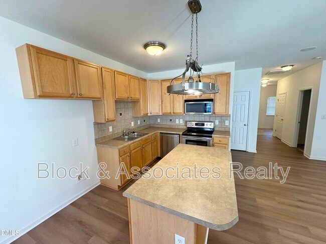 Building Photo - 255 Plaza Dr