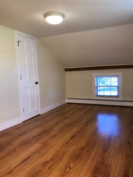 Bedroom - 49 School St