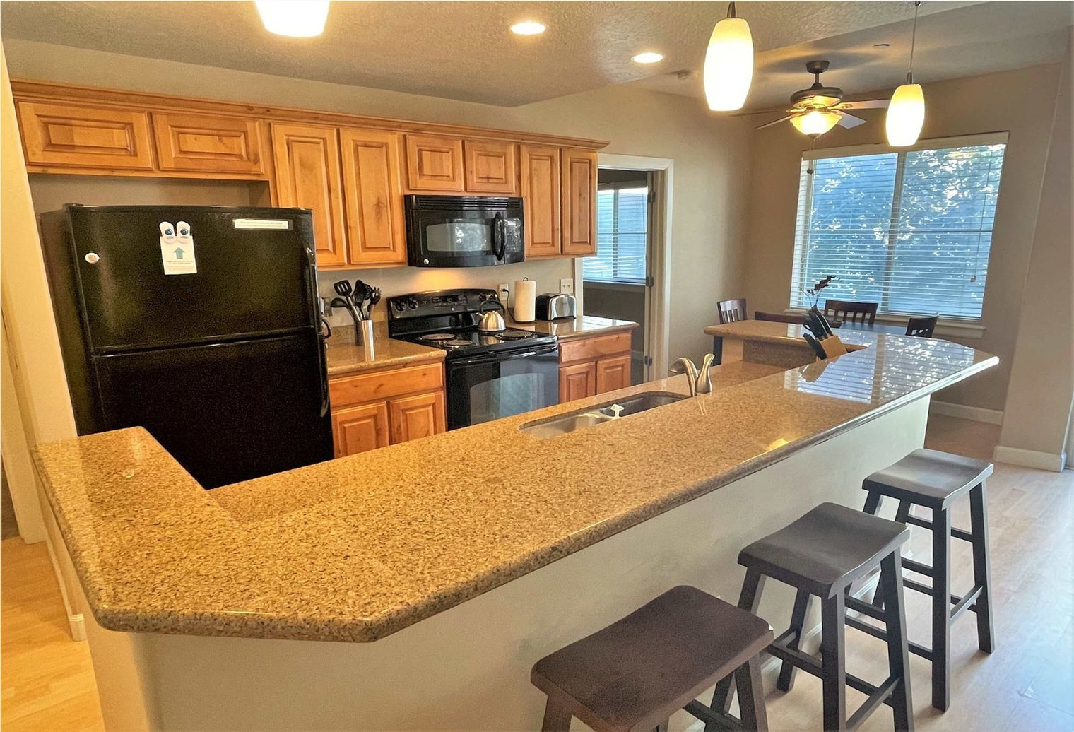 Building Photo - 606 W S Temple St