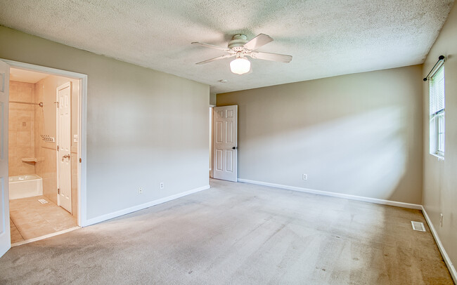 Building Photo - 7914 Gleason Dr