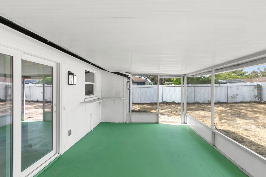 Building Photo - 516 Avocado Cir