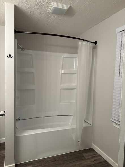 Building Photo - 914 N 6th St