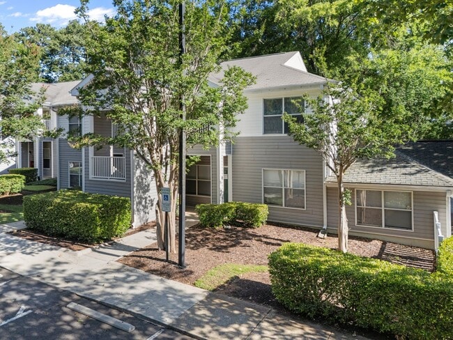 Building Photo - Two bedroom one bath apartment