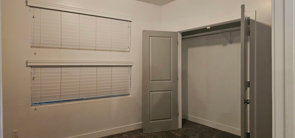 Building Photo - 875 S Depot St