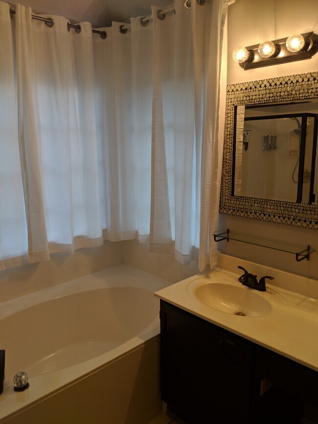 Building Photo - 1308 Meadow Lark Dr