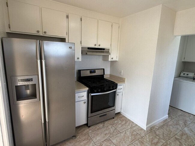Building Photo - 143 Ladera Dr