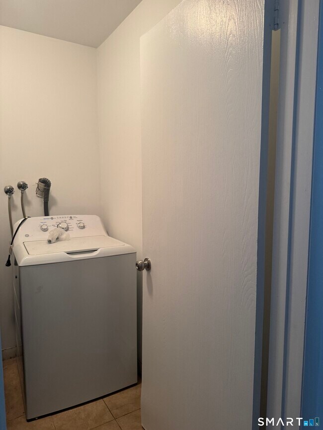 Building Photo - 15 Greenwich Ave