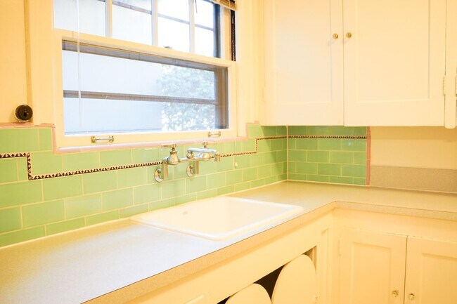 Building Photo - Tired of Commuting? This Amazing Townhome ...