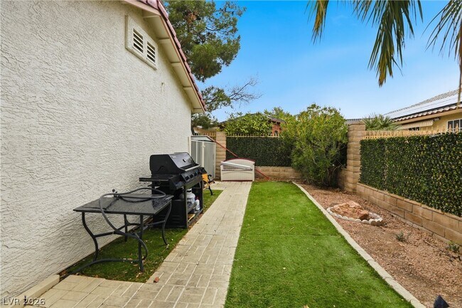 Building Photo - 5204 Elm Grove Dr